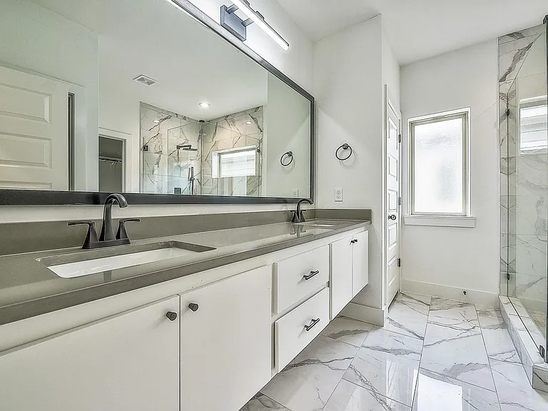 1632 Davis Ave — Photo 12