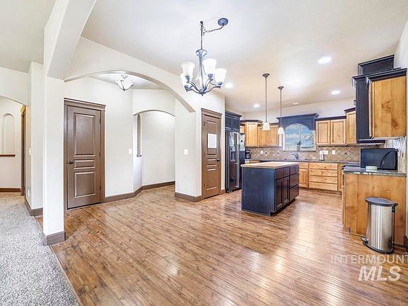 5th image of 1111 Paintbrush Ave