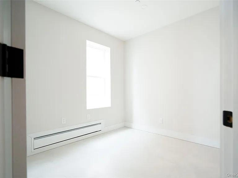 315-1J W Broadway W #1J — Photo 8