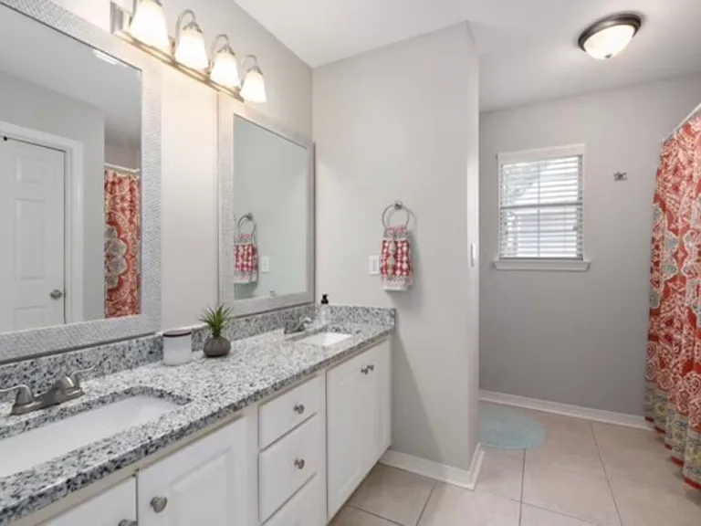 1270 Laura Ln — Photo 12