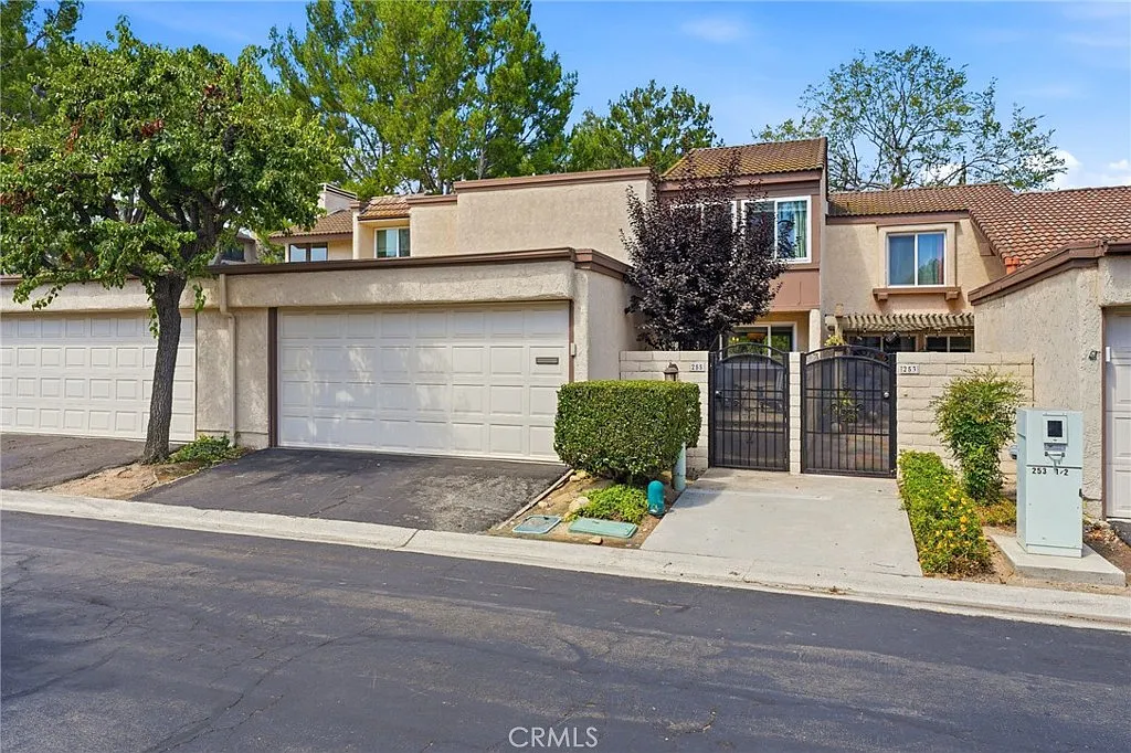 3 bed, 2.5 bath, 1632 sqft, $4,300 — Photo 1