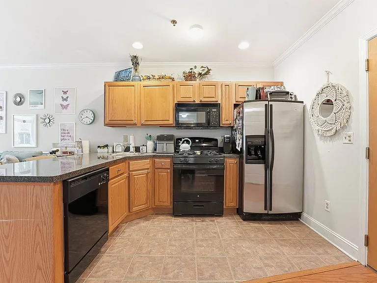 725 Jefferson St #11 — Photo 6