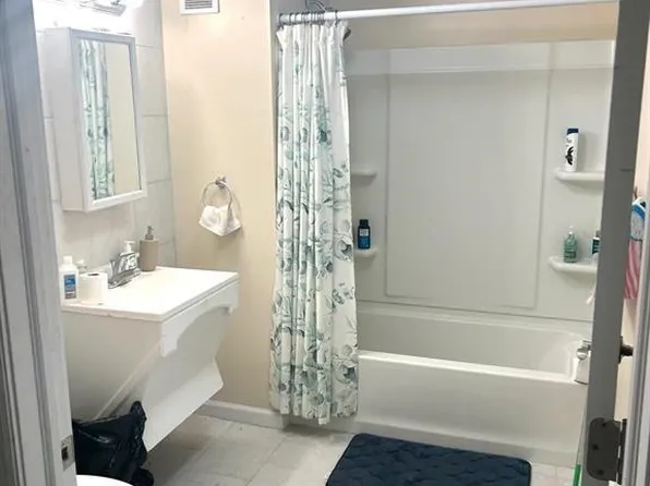 22 Liberty Avenue image 5 of 7