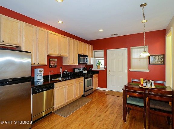 5th image of 3648 W Leland Ave APT 1