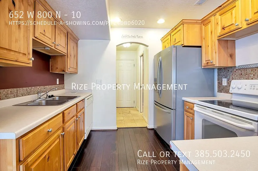 Beautifully updated townhome in Clinton — Photo 2