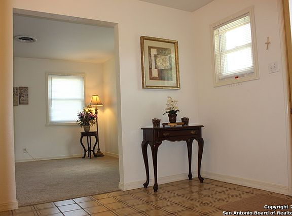 4th image of 3903 Killarney Dr