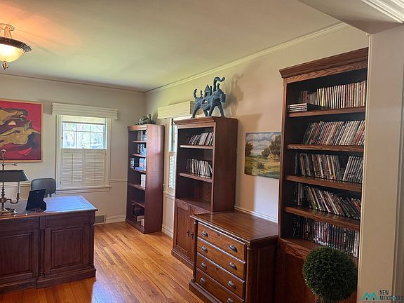 5th image of 212 W 13th St