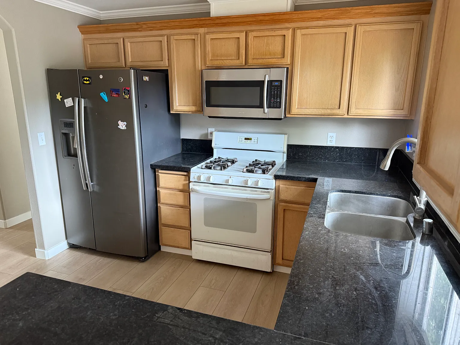 4 bed, 2.5 bath, 2020 sqft, $4,700 — Photo 3