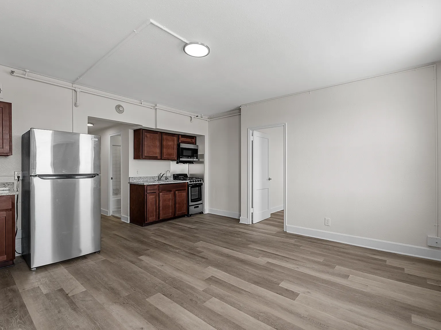 Fairmont Tower Apartments — Photo 4