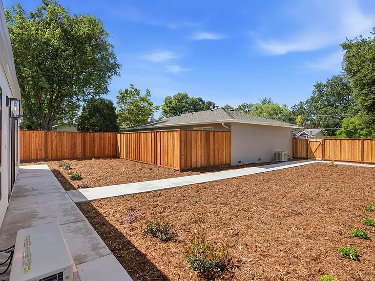 229 Steven Cir — Photo 16