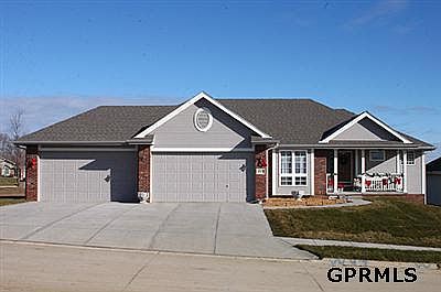 1st image of 4908 Shoreline Cres