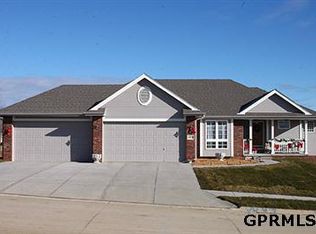 4908 Shoreline Cres, Papillion, NE 68133