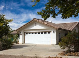 1611 Via Rosa, Paso Robles, CA 93446