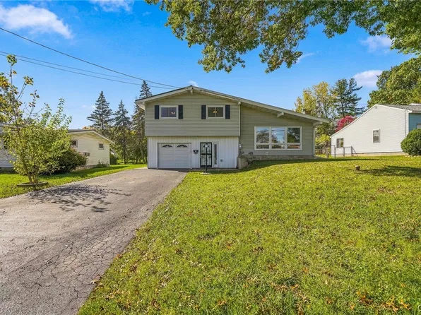 99 Volney Dr, North Syracuse, NY 13212