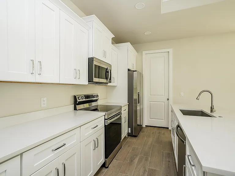 6133 Hughes Ave — Photo 9