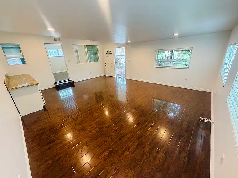 717 Carmelita Pl — Photo 2