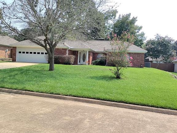 2nd image of 212 Shadow Wood Dr