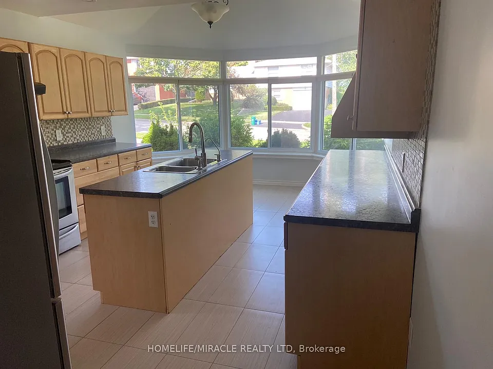 25 Thornridge Cres #MAIN FLOOR