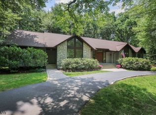 17 Crown Dr, Warren, NJ 07059