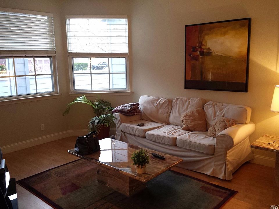 2nd image of 59 Mariners Cir