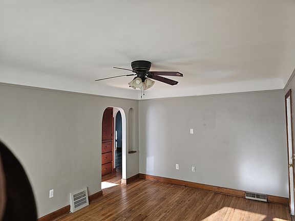 2nd image of 203 N Wilson Blvd