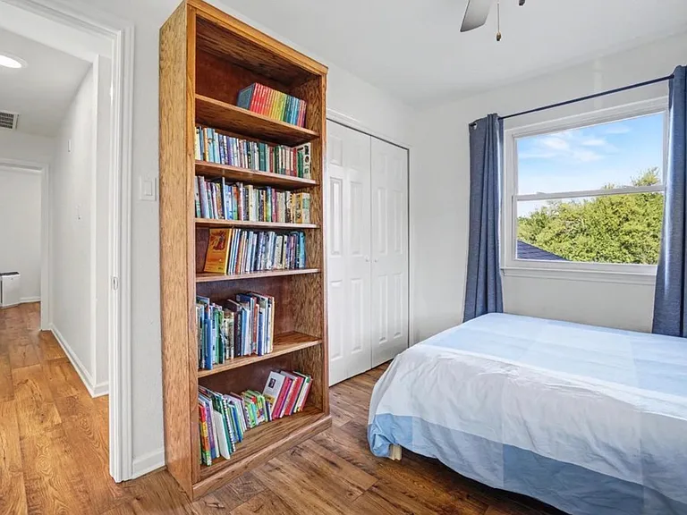 8207 Espanola Trl — Photo 27