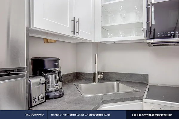 Rented by The Blueground | media 25