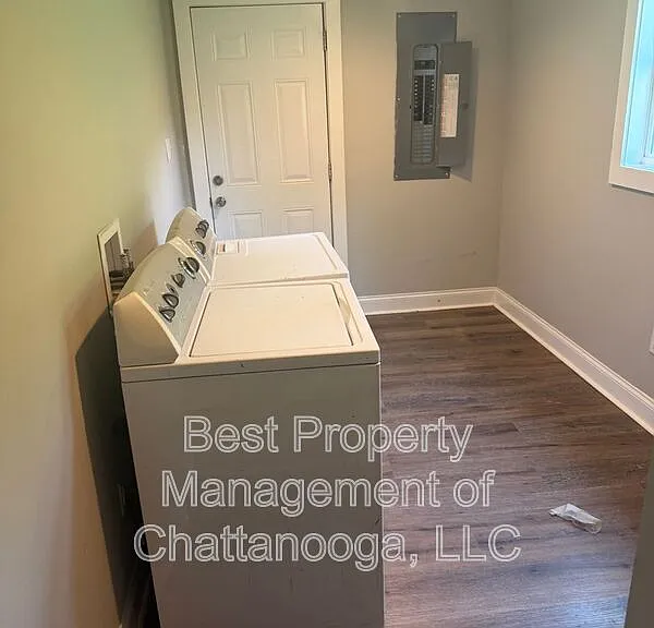 5325 Lee Ave — Photo 8
