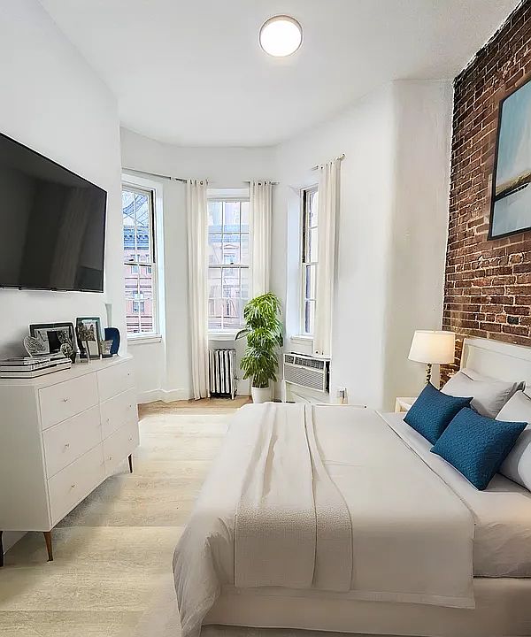 1st image of 13 W 82nd St APT 3C