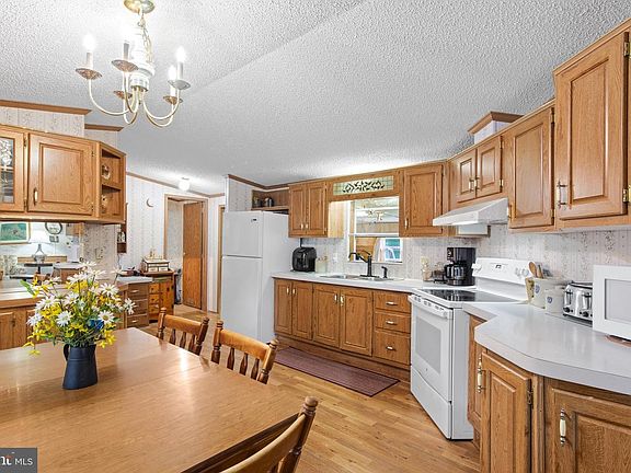 3rd image of 28056 Avalon Dr