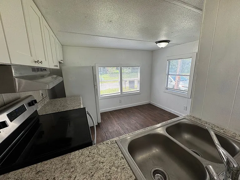 202 Irvin Ave NW #1 — Photo 4