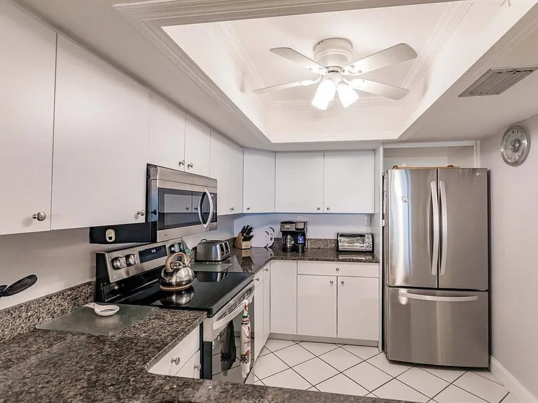 1125 W Peppertree Dr #501 — Photo 8