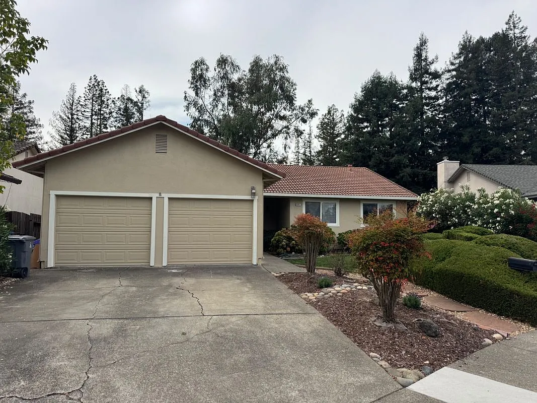 3 bed, 2.0 bath, 1395 sqft, $3,650 — Photo 2