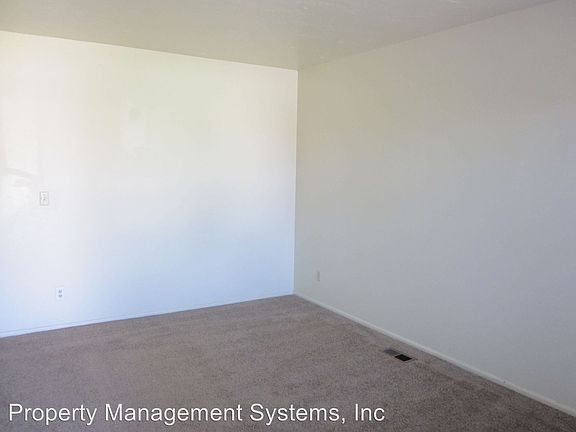 3rd image of 646 E Larchwood Dr