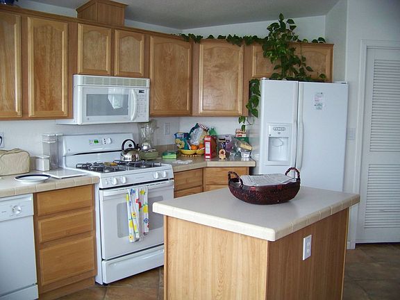 BRIGHT KITCHEN