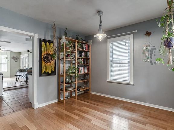 4th image of 2111 Oxford Ave