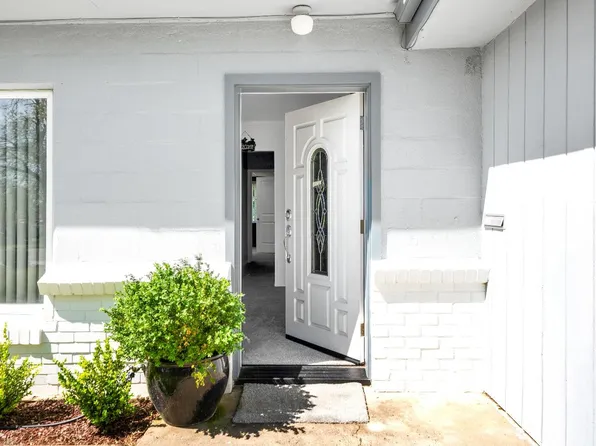 932 Circuit Dr, Roseville, CA 95678