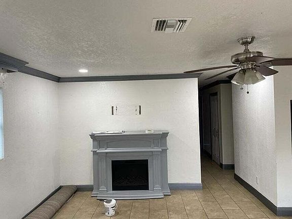 4th image of 946 Green Street