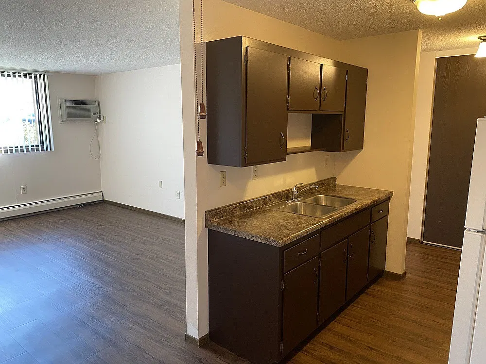 Sixth Ave Apartments — Photo 1