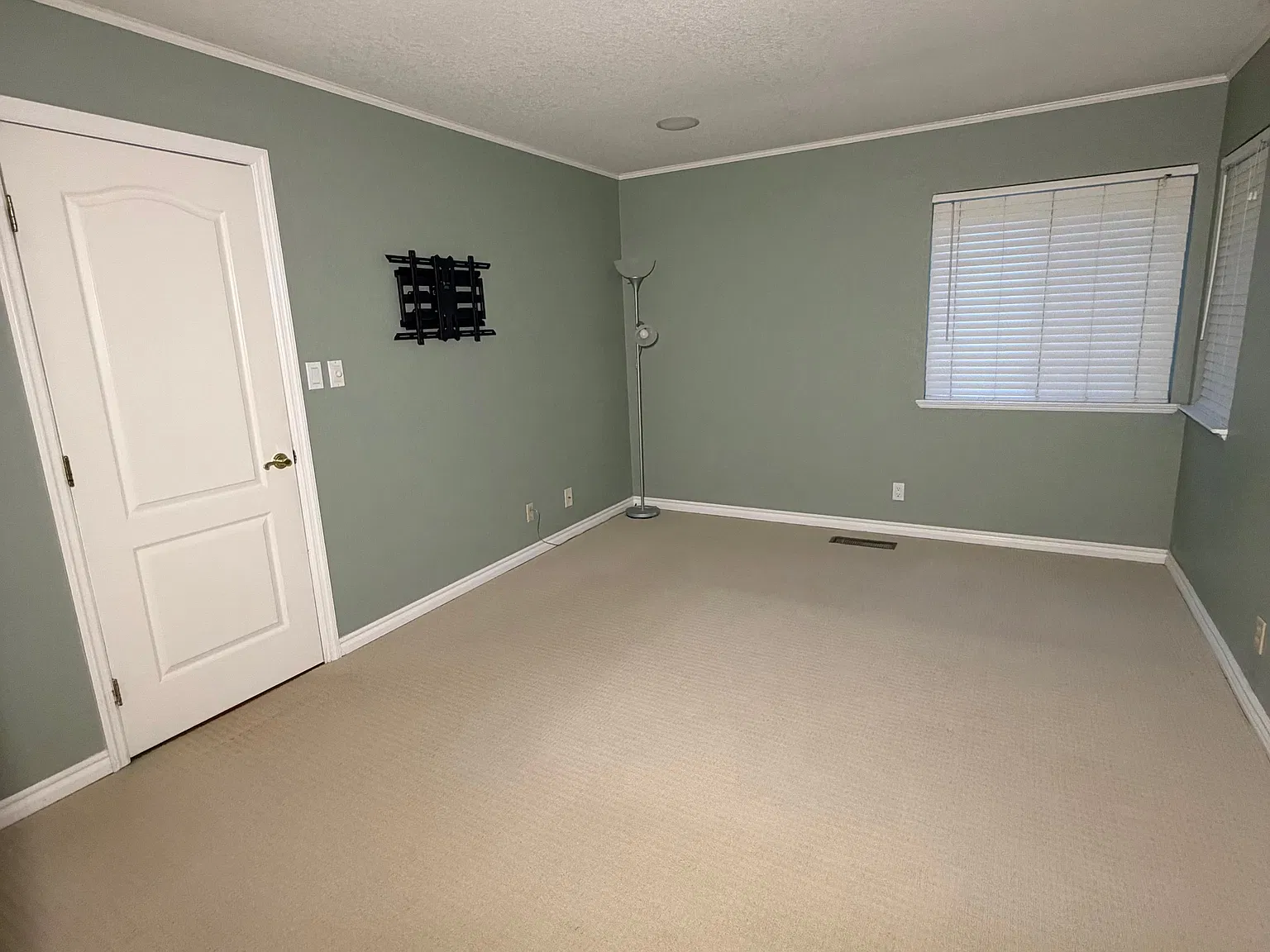 2 bed, 1030 sqft, $3,700 — Photo 4