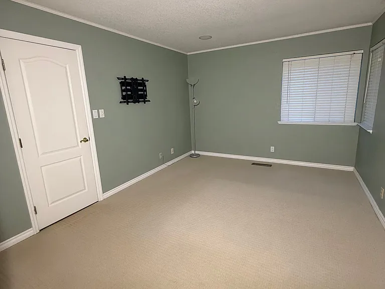 255 Charter Oak Cir — Photo 4