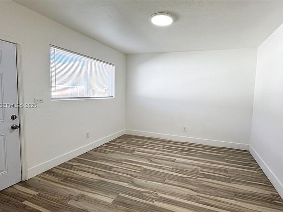 5th image of 120 NE 55th St APT 4