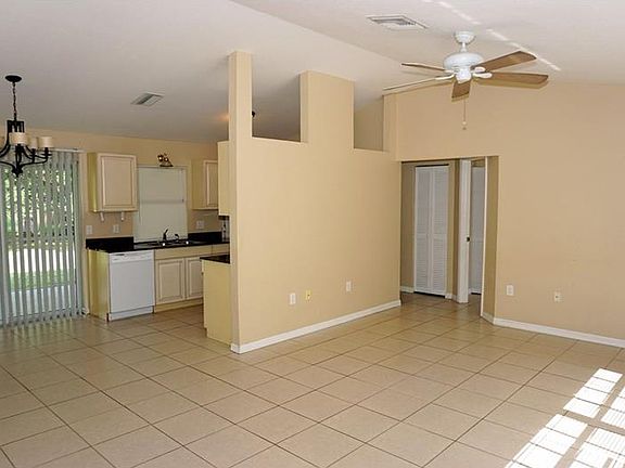 3rd image of 317 Seminole Blvd