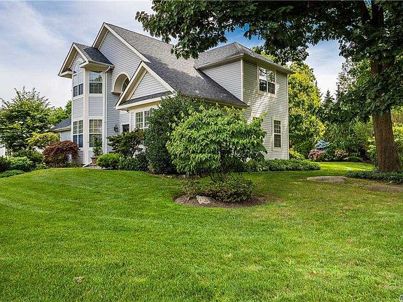3rd image of 19 Carlyle Dr