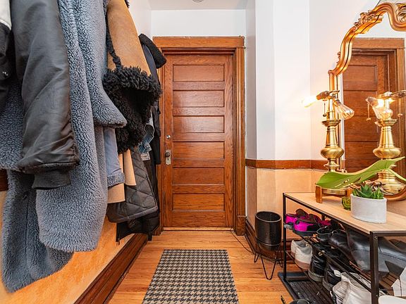 2nd image of 2531 N Sacramento Ave #2531/2