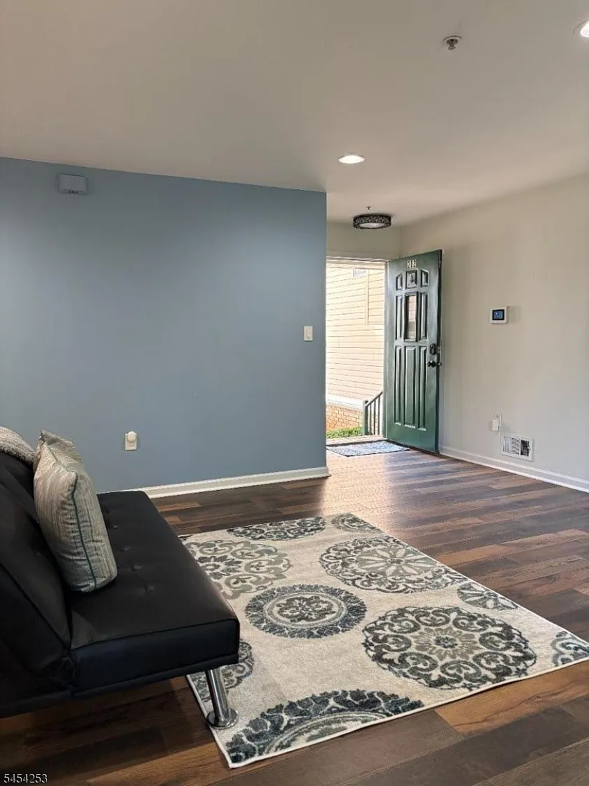 2 bed, 2.5 bath, $3,200 — Photo 4