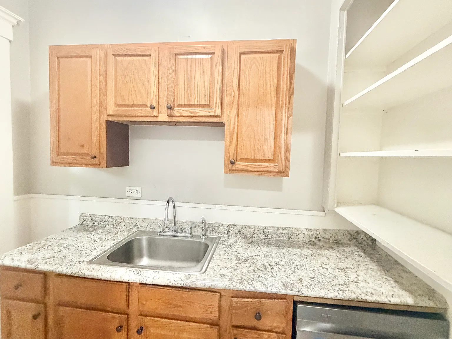 2 bed, 1200 sqft, $1,750 — Photo 2