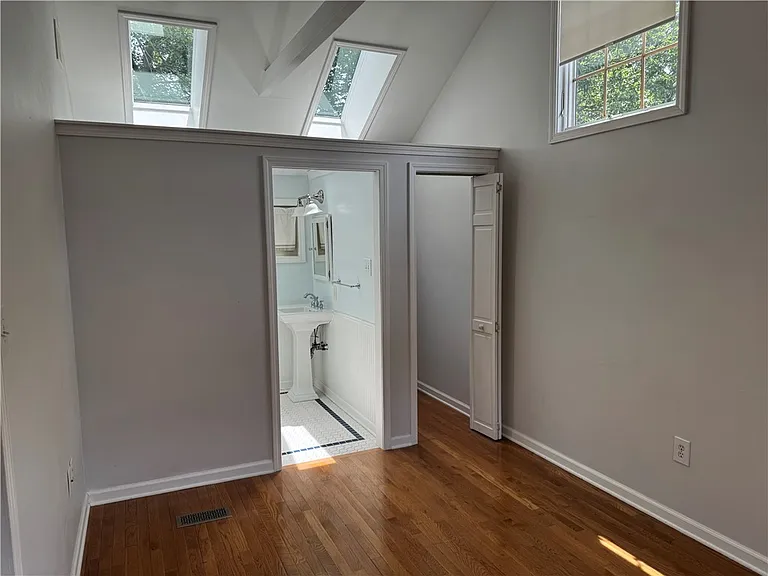 633 Crystal Dr — Photo 18
