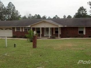 470 Ten Lake Dr, Defuniak Springs, FL 32433