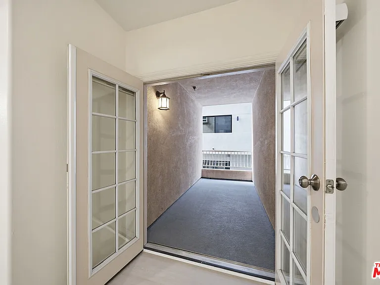 1037 S Fedora St #204 — Photo 5